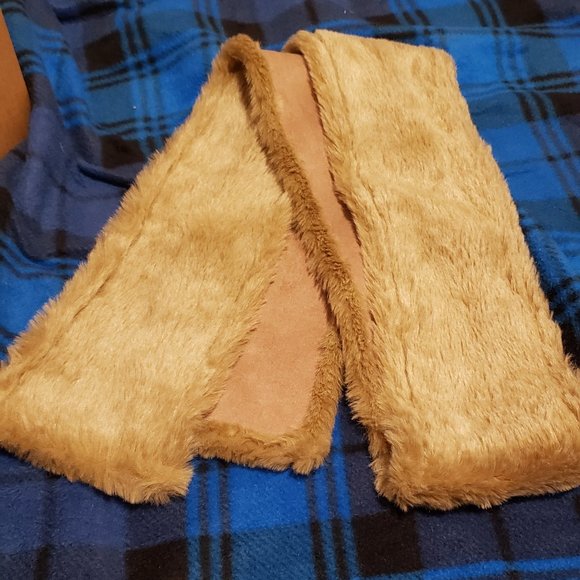 Scarf or wrap, Faux Fur 100% Polyester, Tan, picture distorts color - Picture 9 of 11